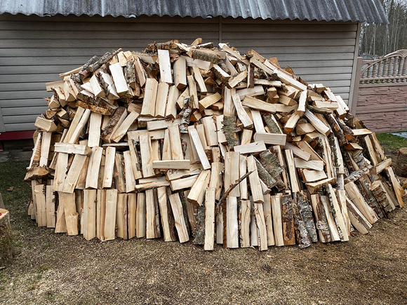 drova-kolotyie-berezovyie-8-kub-m