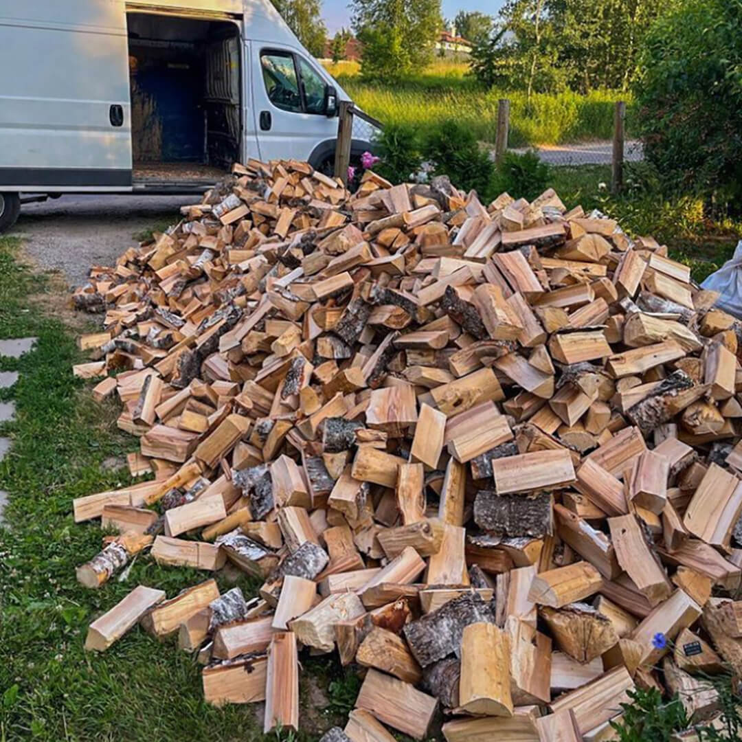 Выгрузка березовых дров